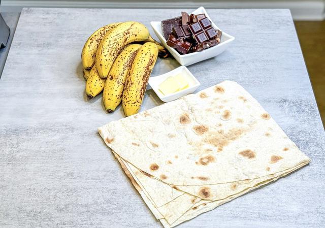 Image of ingredients of Chocolate Banana Wraps