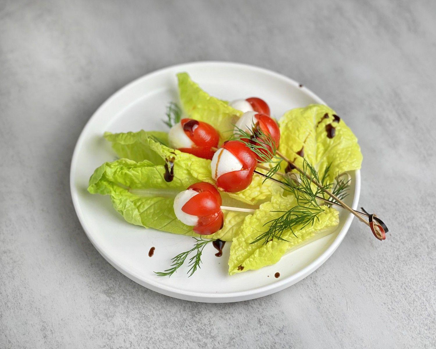 Image of Tomato Tulip for Caprese salad