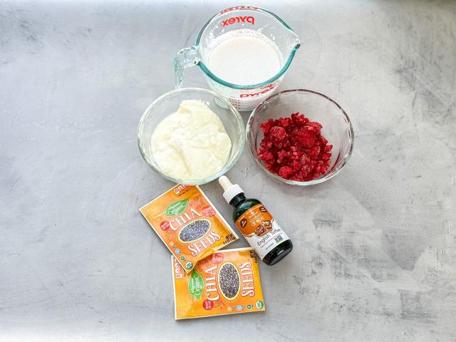 Image of ingredients of Raspberry Chia pudding