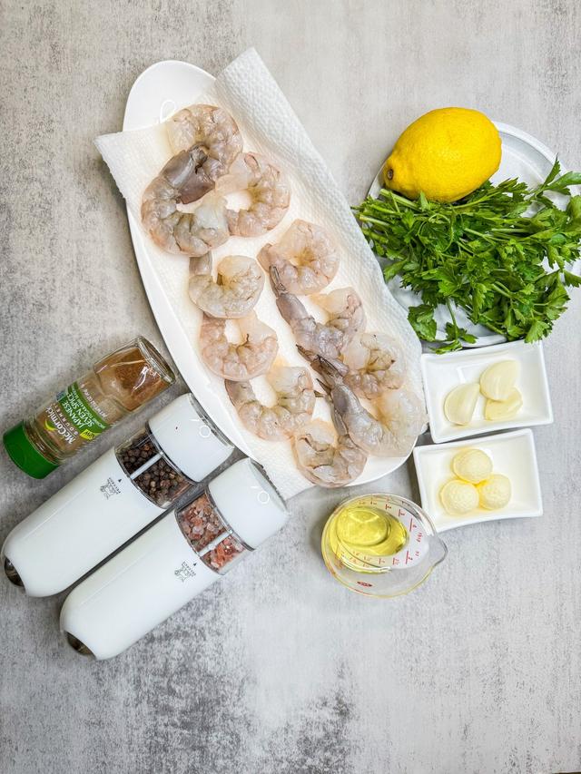 Image of ingredients of Lemon Garlic Shrimps