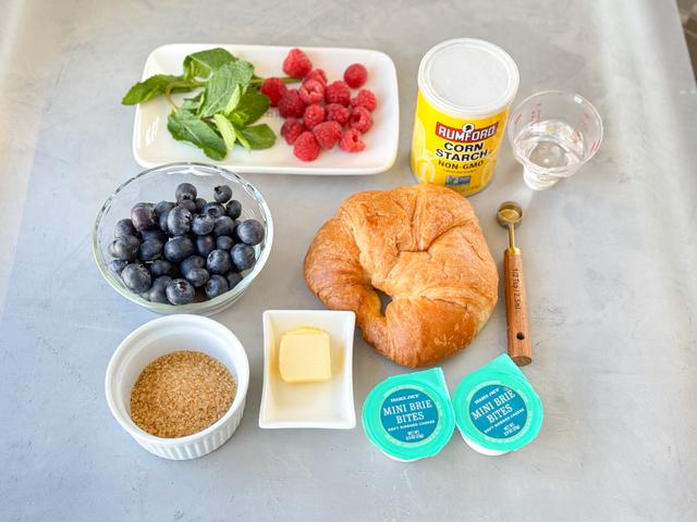 Image of ingredients of Mega Crispy Croissant with Cheese and Berries