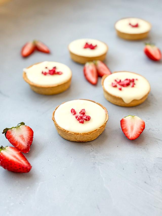 Image of Sweet strawberry and white chocolate tarts