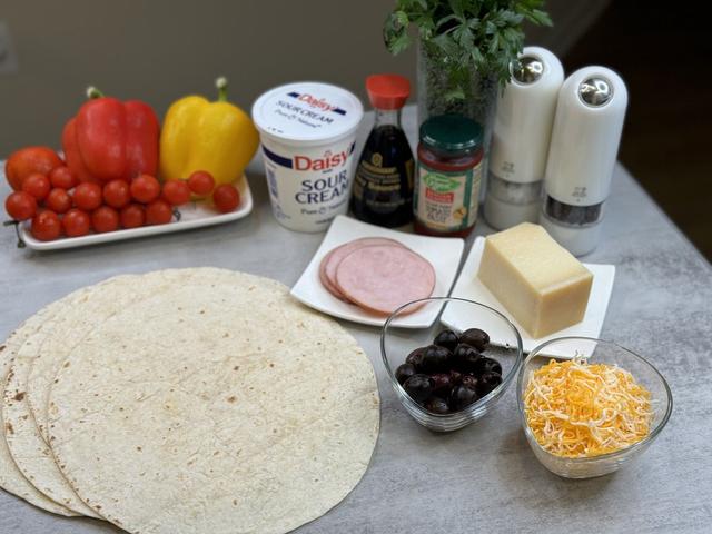 Image of ingredients of Quick and Easy Pan Pizza